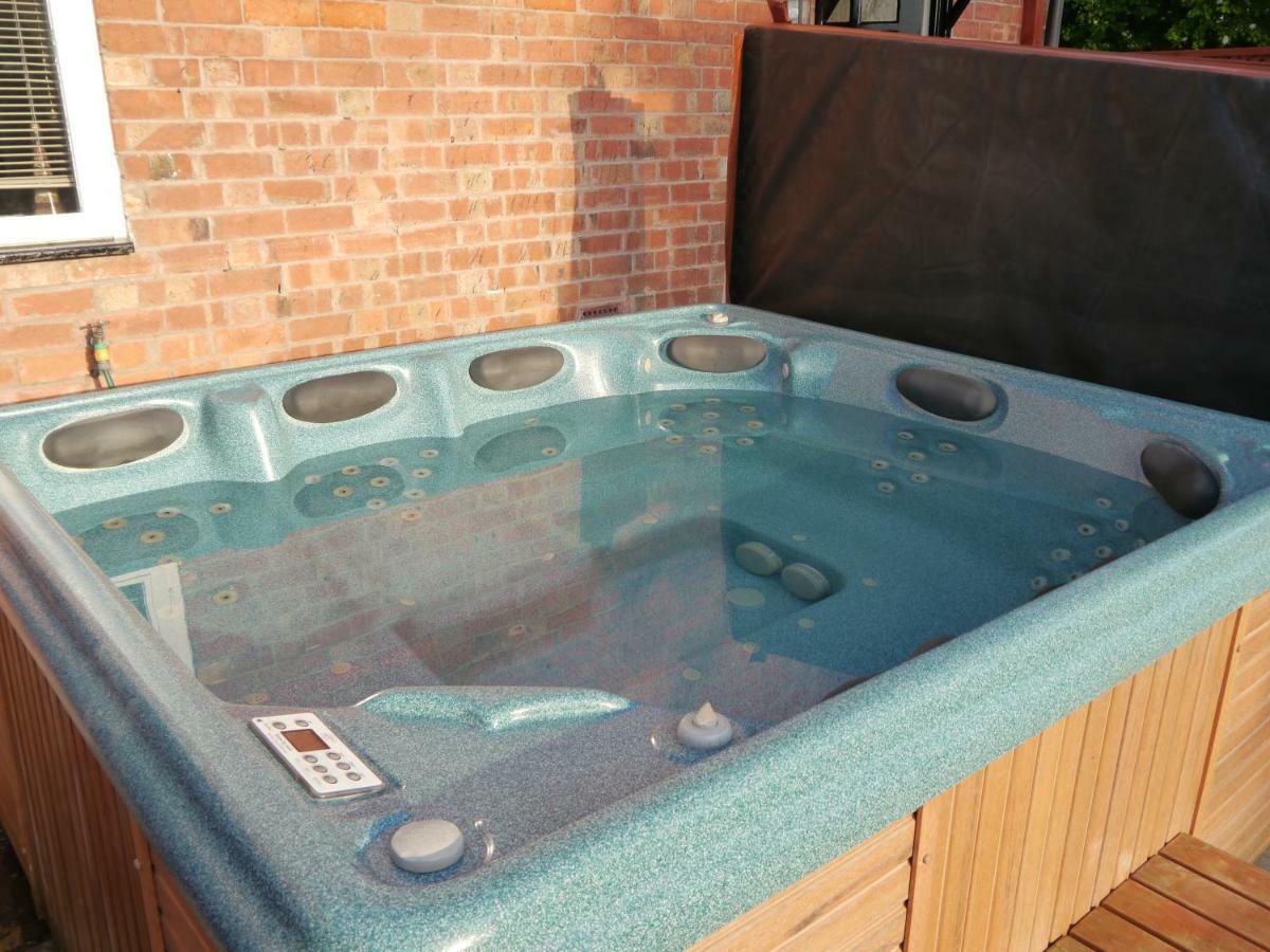 The Shakespeare Lodge - Sleeps Up To 12 - Hot Tub Stratford-upon-Avon Luaran gambar